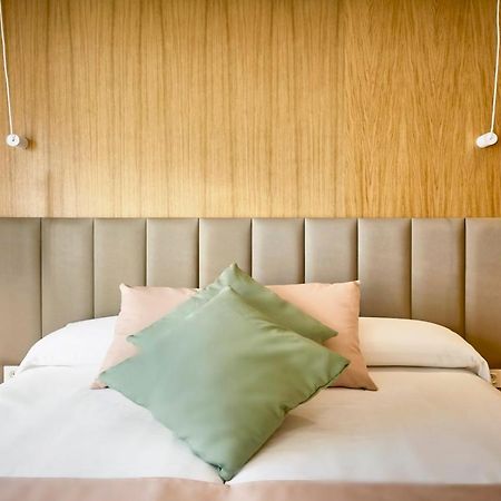 Hostal Pericon โกนิล เด ลาฟรอนเตรา ภายนอก รูปภาพ