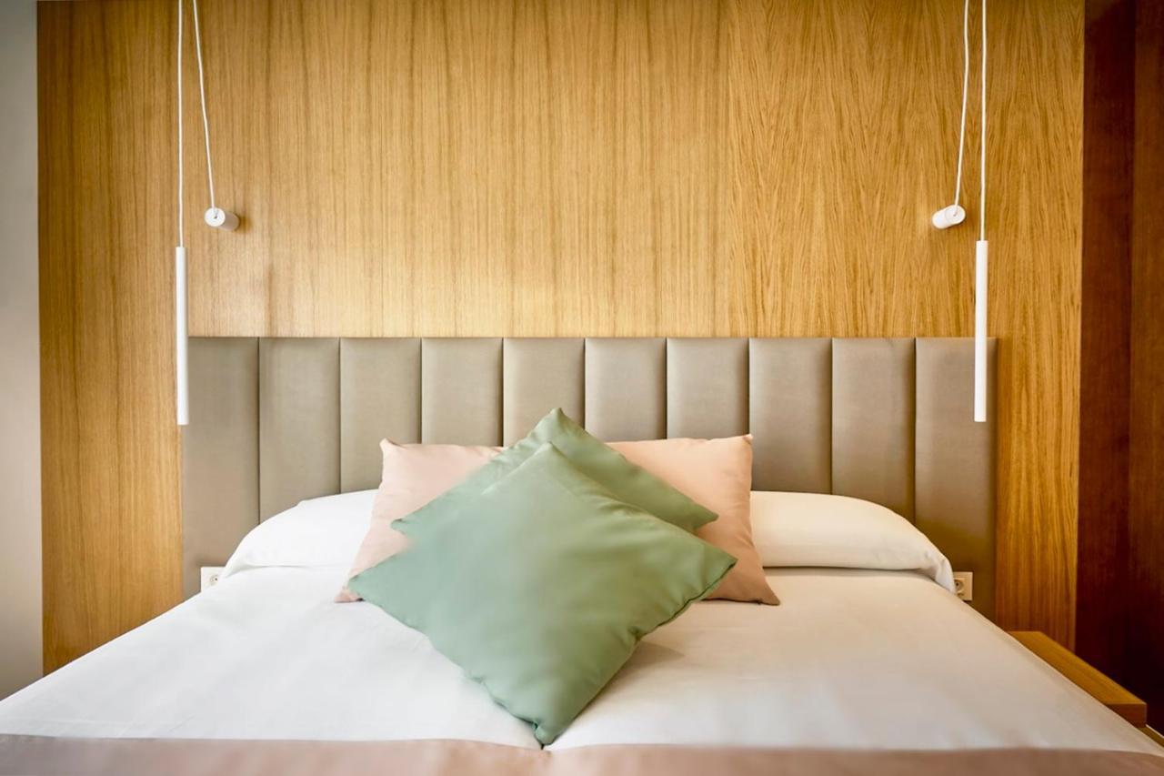 Hostal Pericon โกนิล เด ลาฟรอนเตรา ภายนอก รูปภาพ